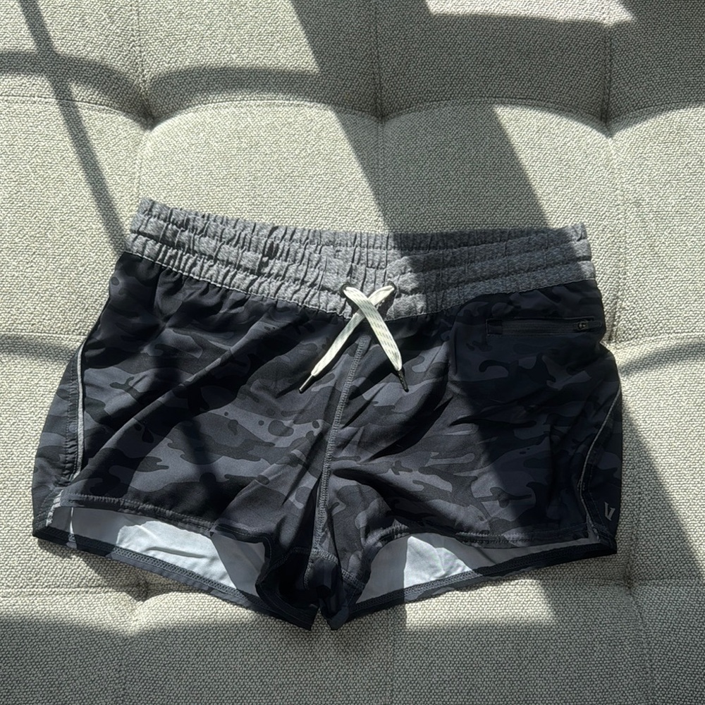 Vuori Shorts